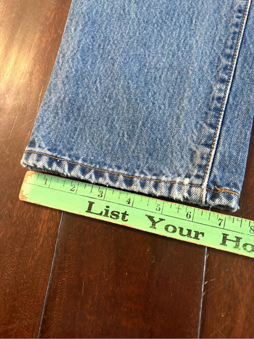 Vintage Levi's 501 Medium Wash Button-Fly Blue Jeans - Y2K - Picture 11 of 12